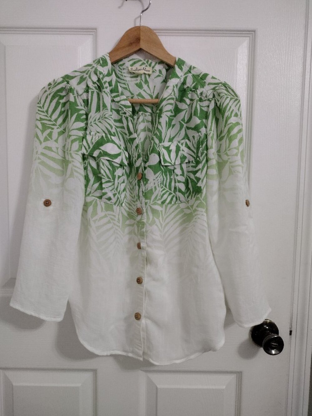 Indigo Rose Tropical Leaf Blouse Medium Green White Roll Tab Sleeve Lightweight - Picture 2 of 6